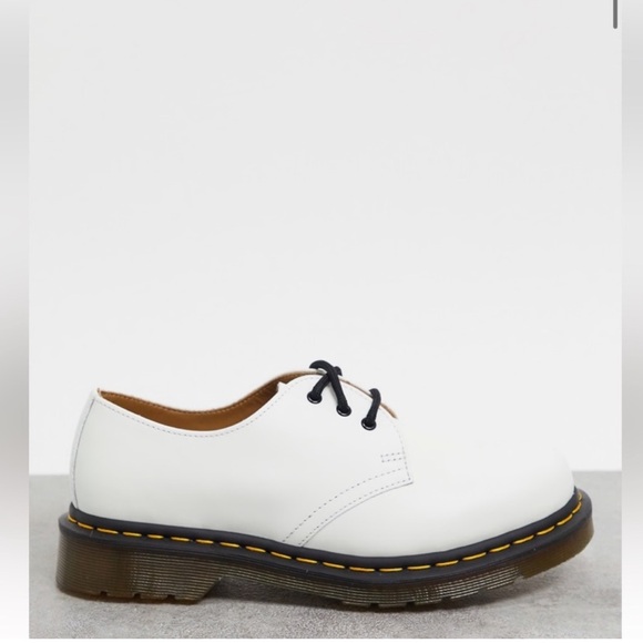 NWT Dr. Martens White Leather Oxfords with Black Laces size 5 - Picture 6 of 6